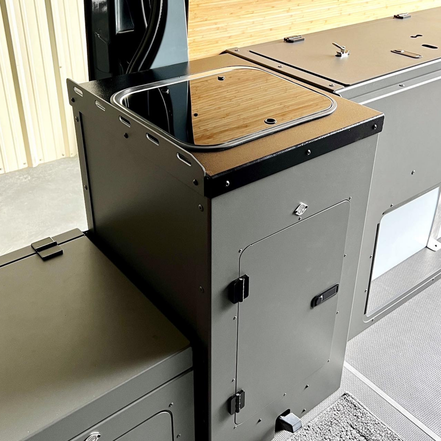 PEDESTAL GALLEY
